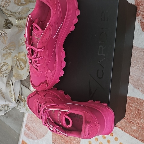New Reebok Cardi B Classic Leather Junior Sneakers Pink Size 6.5 (Fits Women’s 8 - Picture 2 of 11